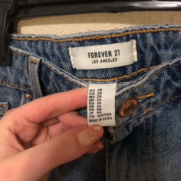 🦋FOREVER 21 RIPPED JEAN SHORTS🦋 - Picture 3 of 4